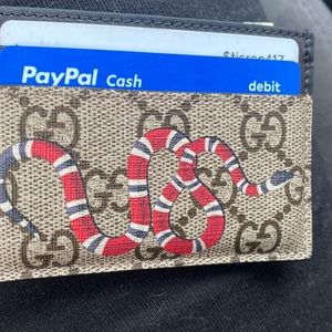 Gucci Wallet, less than a month old.